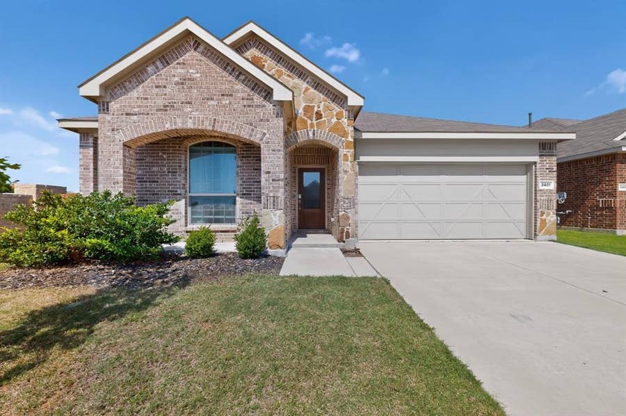 Property photo for 3401 Kingsview Drive, Denton, TX