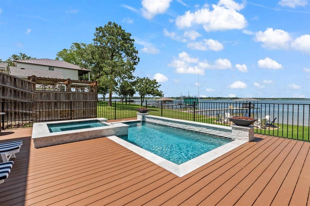 229 N Beverly Drive, Malakoff, TX 75148 Expansive composite deck surround plus wrought iron fencing.