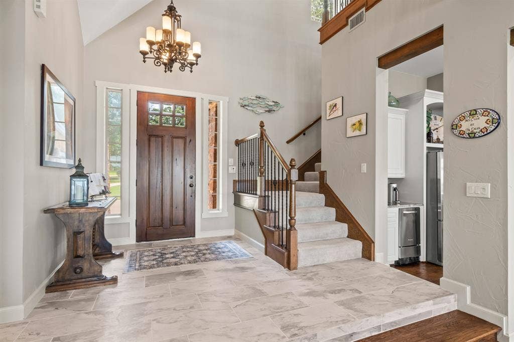 229 N Beverly Drive, Malakoff, TX 75148 Newly tiled entry way with a grand entrance and WOW views!