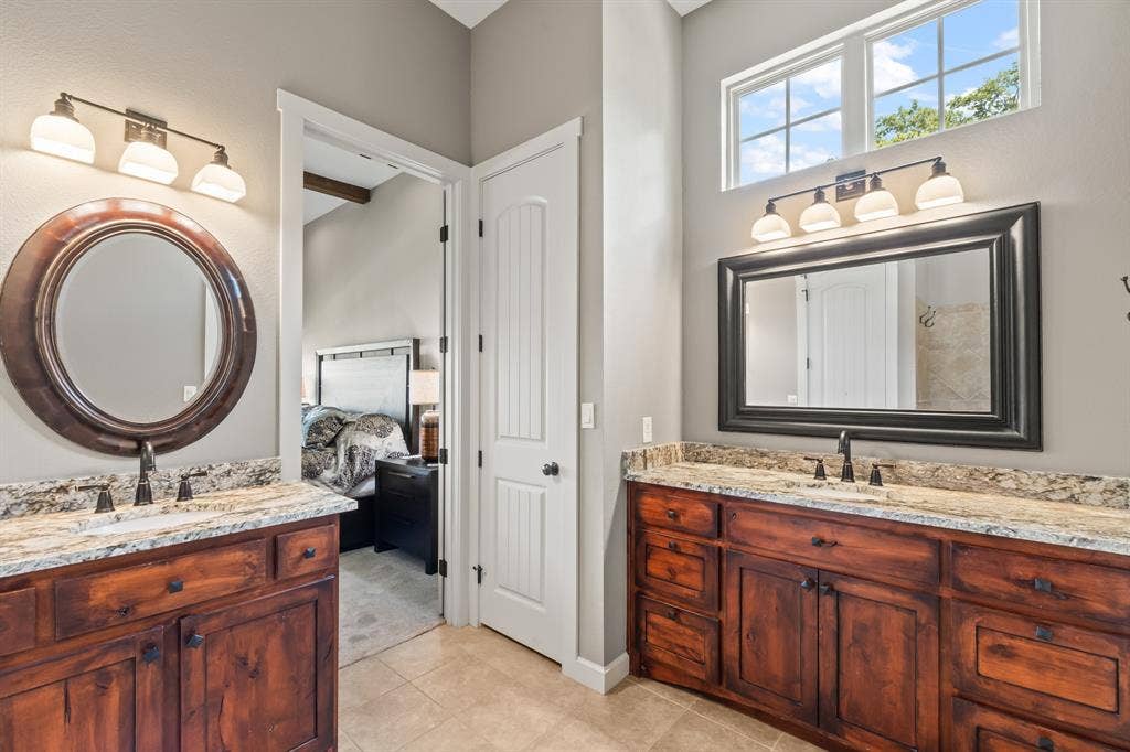229 N Beverly Drive, Malakoff, TX 75148 Dual sink vanities