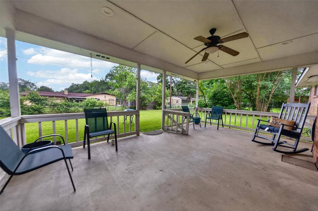 813 E Clinton Avenue, Athens, TX 75751 813 E Clinton Avenue, Athens, TX 75751