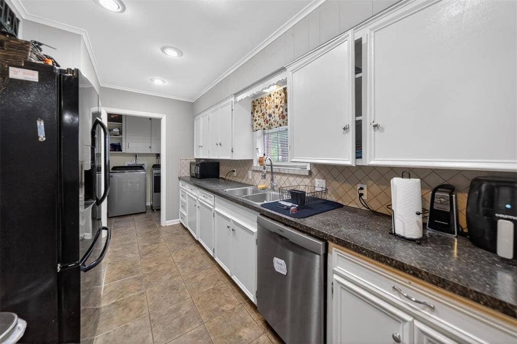813 E Clinton Avenue, Athens, TX 75751 813 E Clinton Avenue, Athens, TX 75751