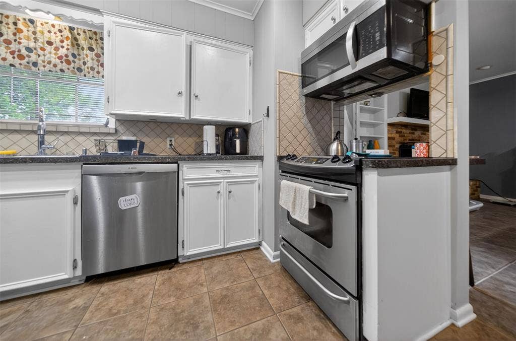 813 E Clinton Avenue, Athens, TX 75751 813 E Clinton Avenue, Athens, TX 75751