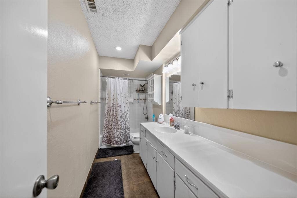 813 E Clinton Avenue, Athens, TX 75751 813 E Clinton Avenue, Athens, TX 75751