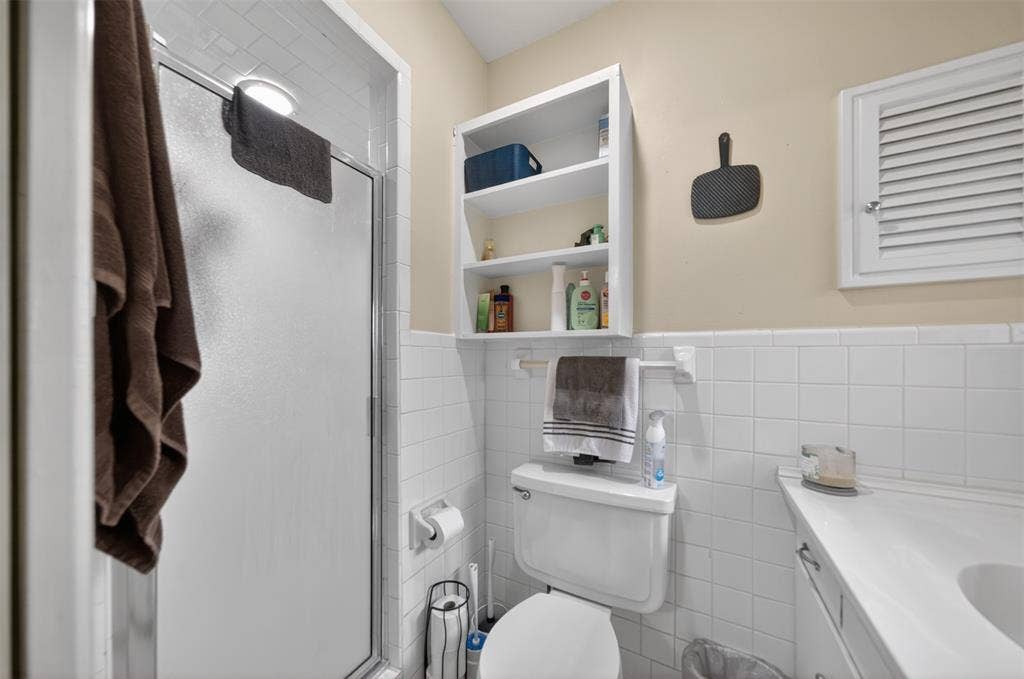 813 E Clinton Avenue, Athens, TX 75751 813 E Clinton Avenue, Athens, TX 75751