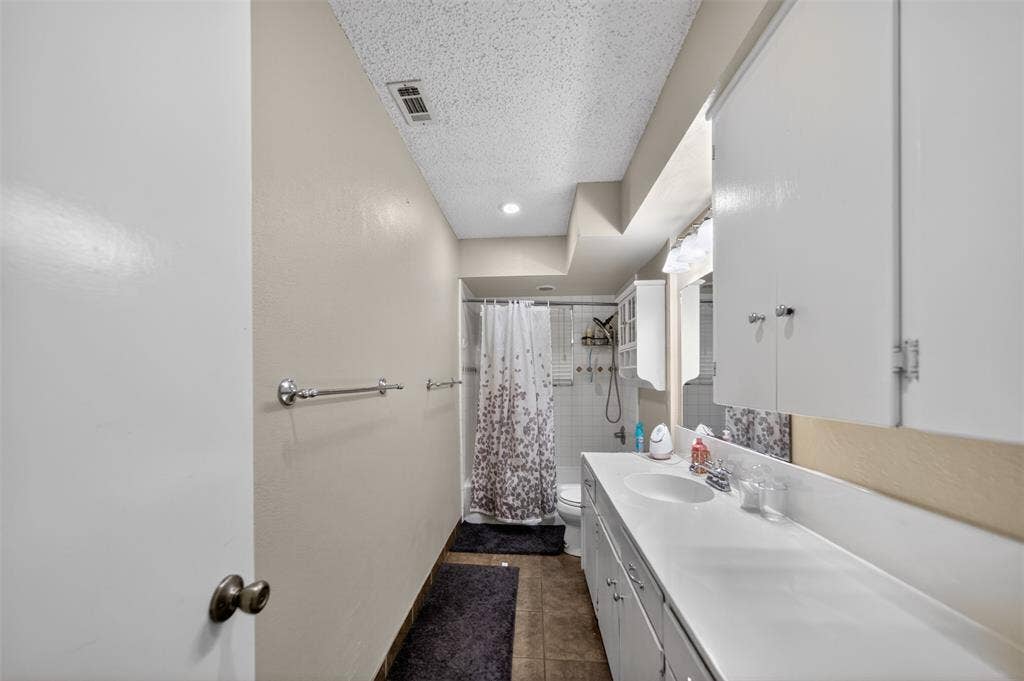 813 E Clinton Avenue, Athens, TX 75751 813 E Clinton Avenue, Athens, TX 75751