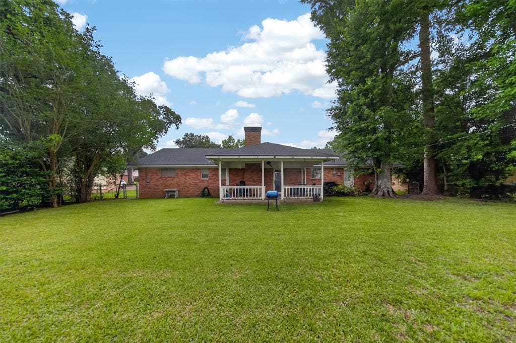 813 E Clinton Avenue, Athens, TX 75751 813 E Clinton Avenue, Athens, TX 75751