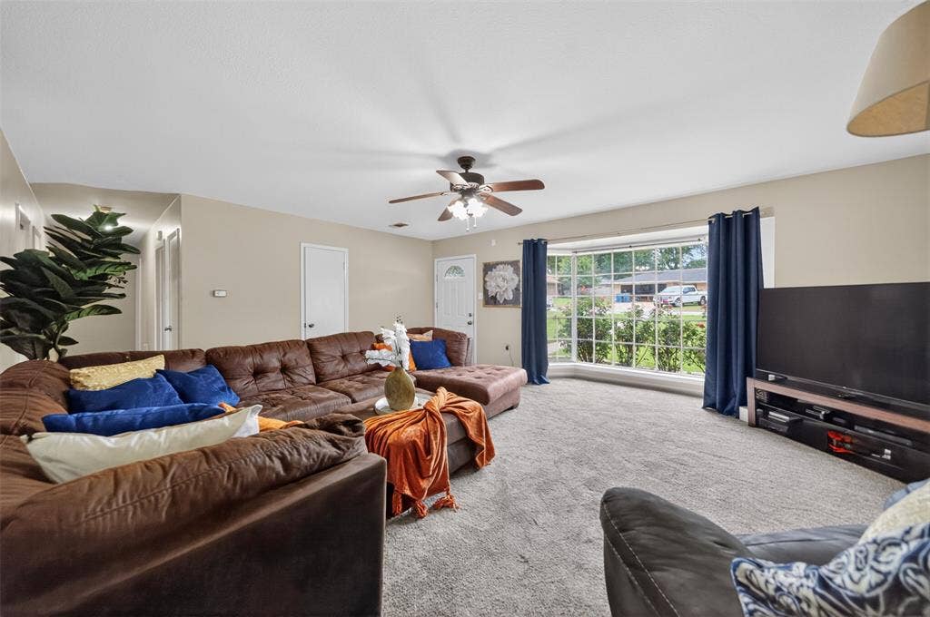 813 E Clinton Avenue, Athens, TX 75751 813 E Clinton Avenue, Athens, TX 75751