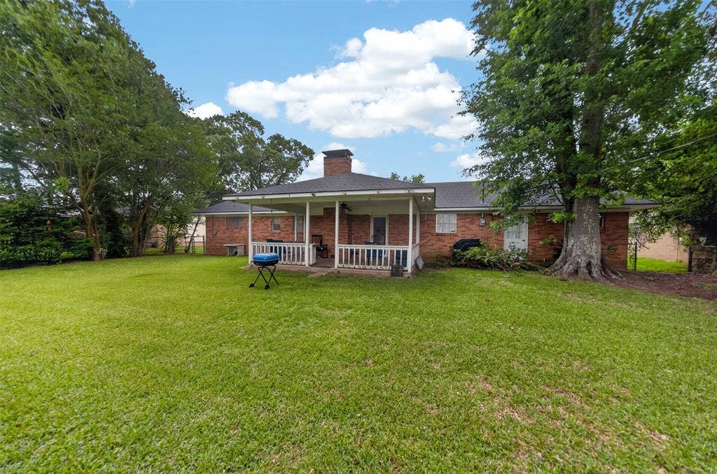 813 E Clinton Avenue, Athens, TX 75751 813 E Clinton Avenue, Athens, TX 75751