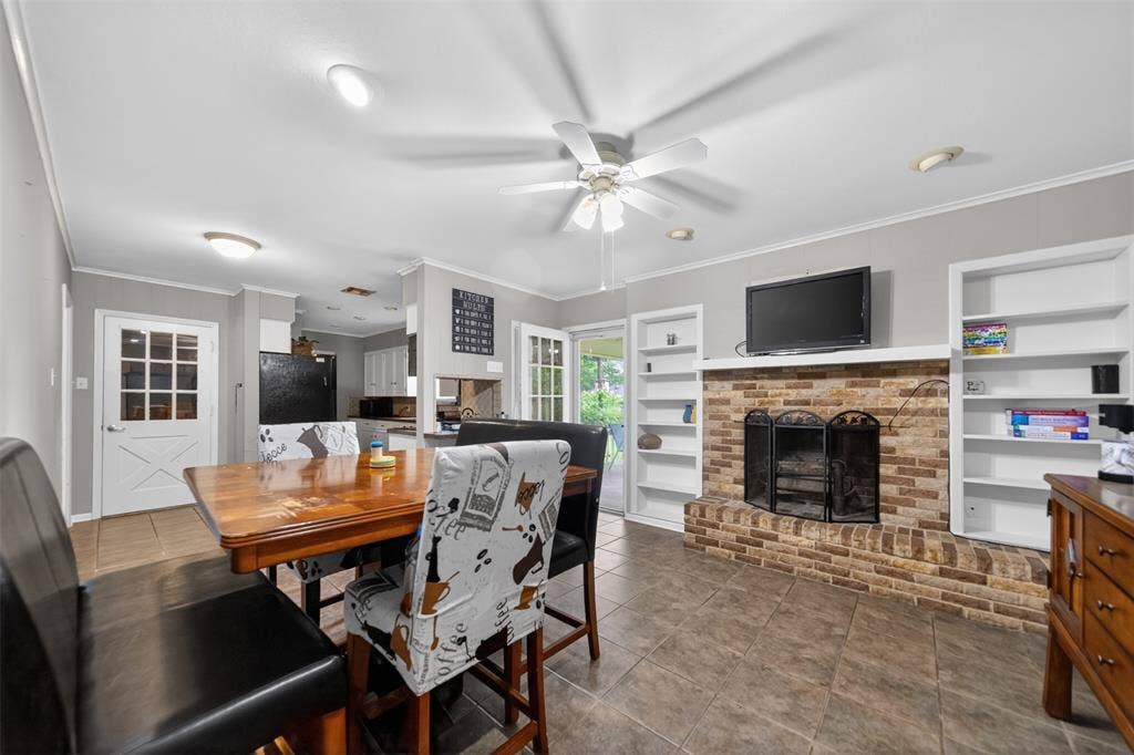 813 E Clinton Avenue, Athens, TX 75751 813 E Clinton Avenue, Athens, TX 75751