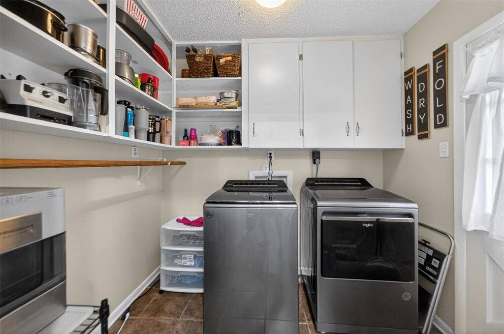 813 E Clinton Avenue, Athens, TX 75751 813 E Clinton Avenue, Athens, TX 75751