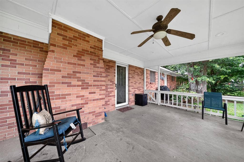 813 E Clinton Avenue, Athens, TX 75751 813 E Clinton Avenue, Athens, TX 75751