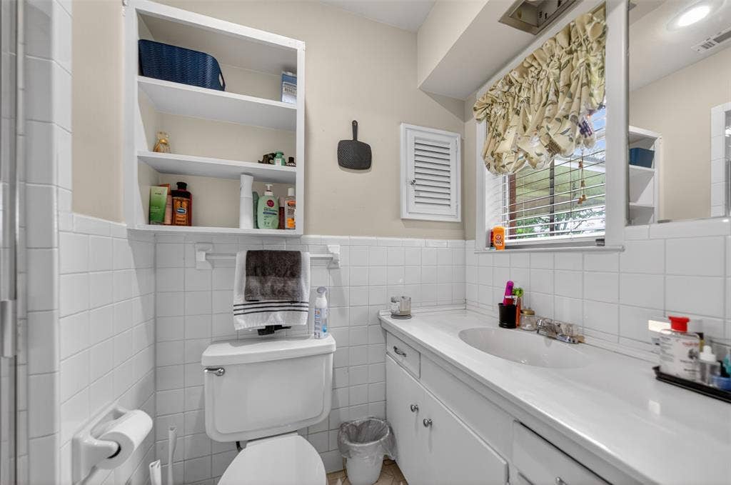 813 E Clinton Avenue, Athens, TX 75751 813 E Clinton Avenue, Athens, TX 75751