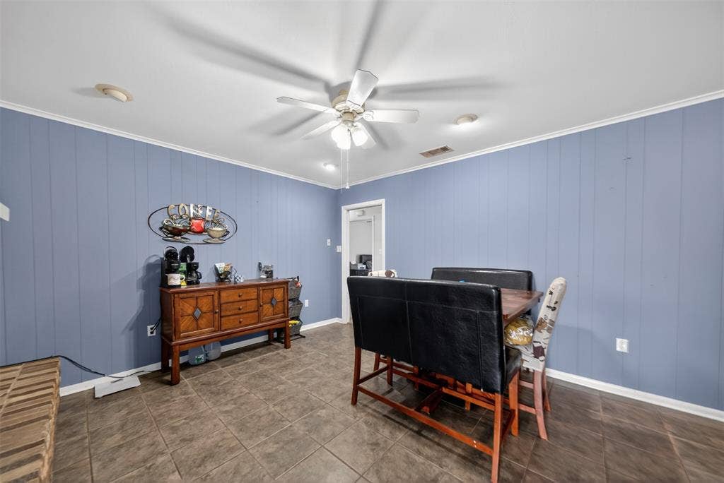 813 E Clinton Avenue, Athens, TX 75751 813 E Clinton Avenue, Athens, TX 75751