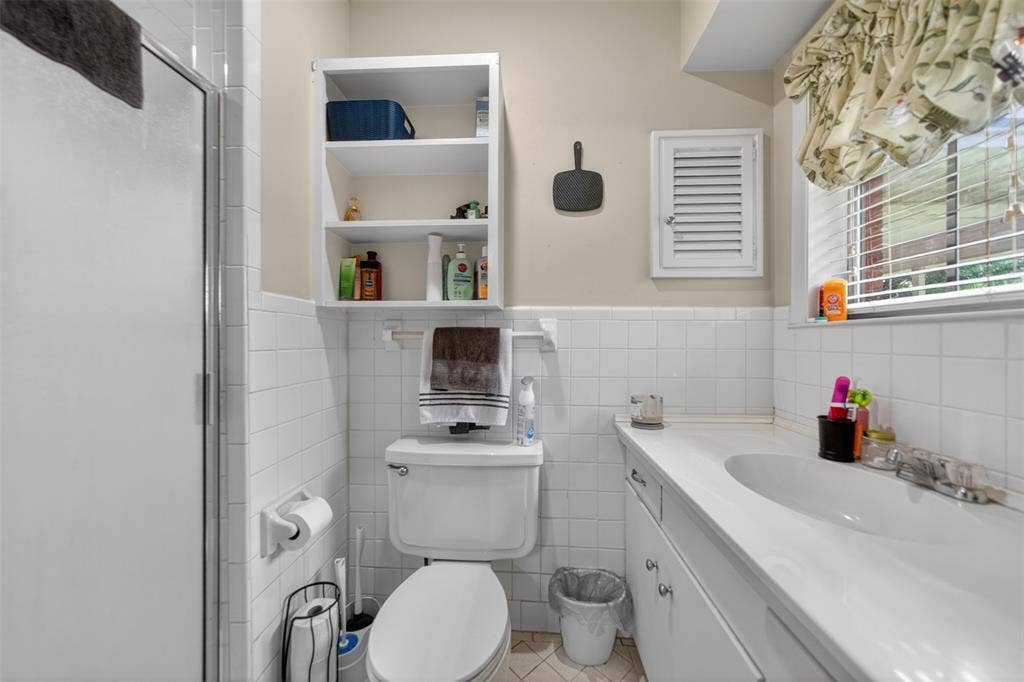 813 E Clinton Avenue, Athens, TX 75751 813 E Clinton Avenue, Athens, TX 75751