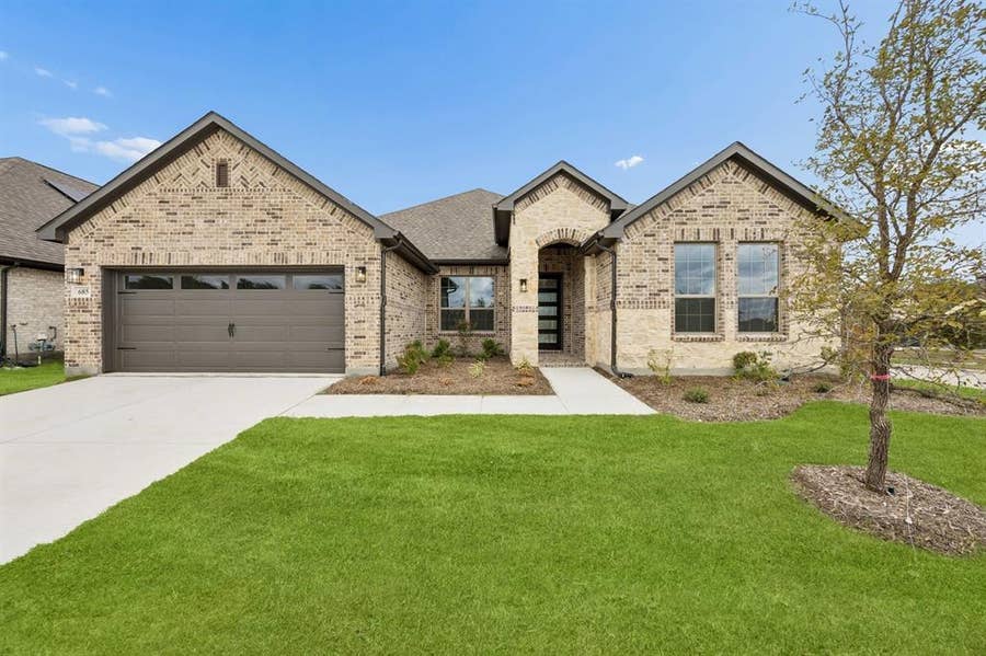 Property photo for 685 Red Maple Road, Waxahachie, TX