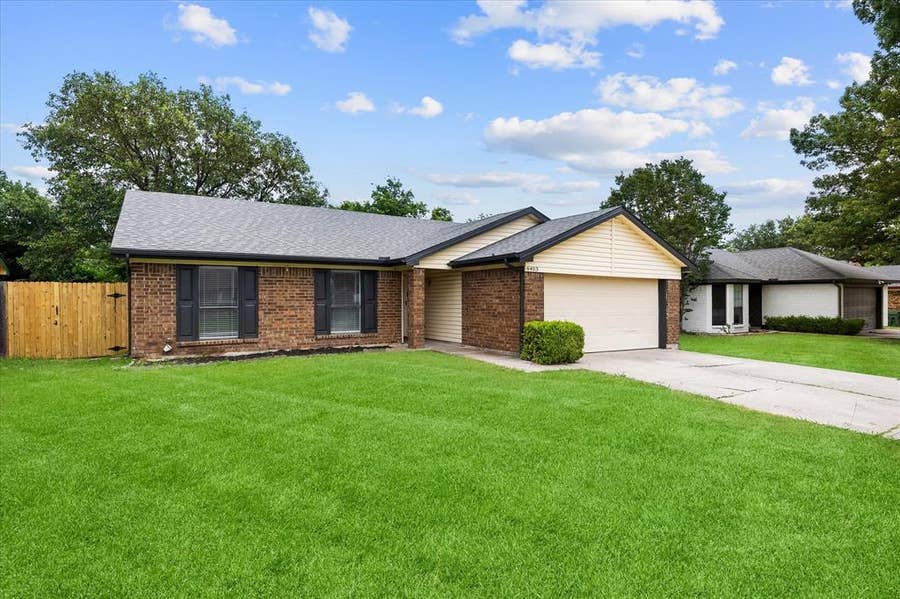 Property photo for 6403 Minuteman Lane, Arlington, TX