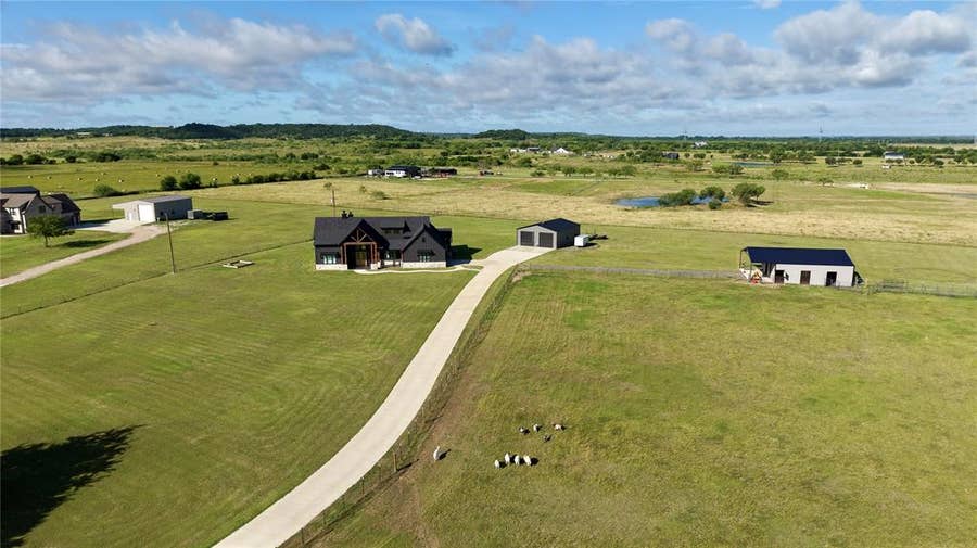 Property photo for 170 Dollie Road, Grandview, TX