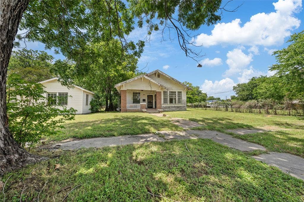 2217 Ross Avenue, Waco, TX 76706 2217 Ross Avenue, Waco, TX 76706