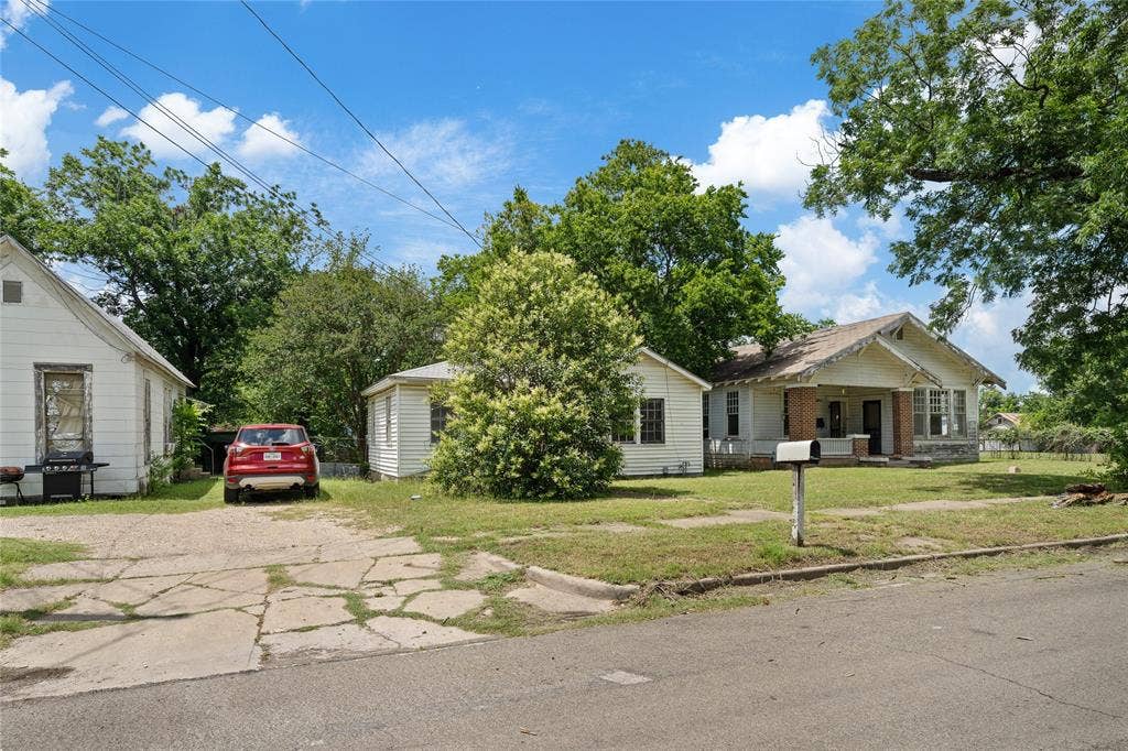 2221 Ross Avenue, Waco, TX 76706 2221 Ross Avenue, Waco, TX 76706