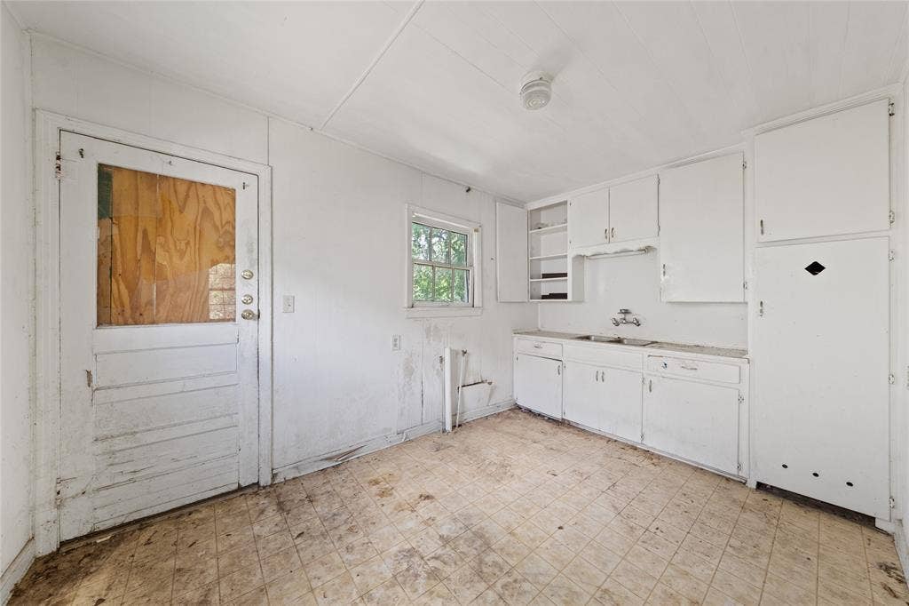 2221 Ross Avenue, Waco, TX 76706 2221 Ross Avenue, Waco, TX 76706