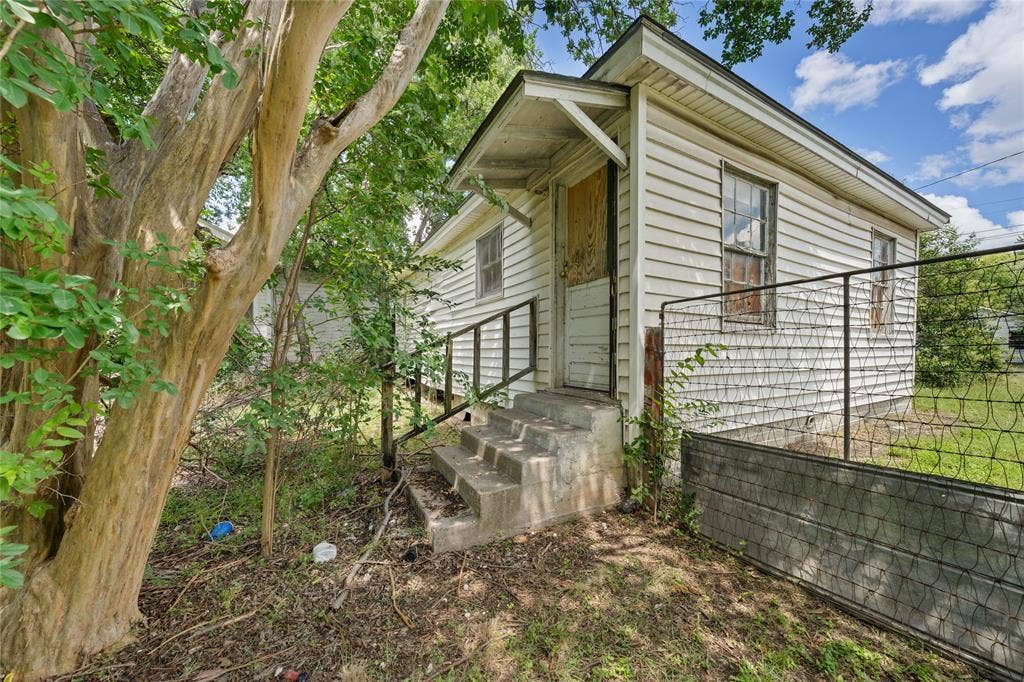 2221 Ross Avenue, Waco, TX 76706 2221 Ross Avenue, Waco, TX 76706