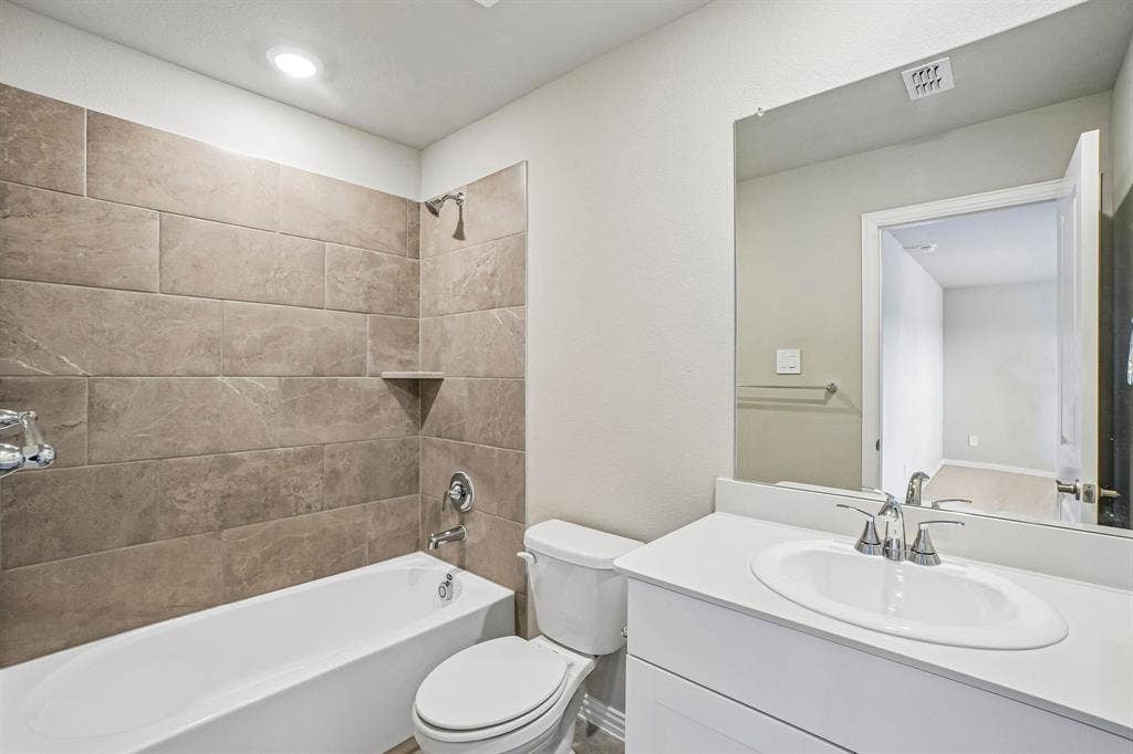 1316 Bridgestone Drive, Princeton, TX 75071 Photo is not of the actual home, but is an inspirational photo of builder’s model home and may depict options, furnishings, and/or decorator features that are not included.