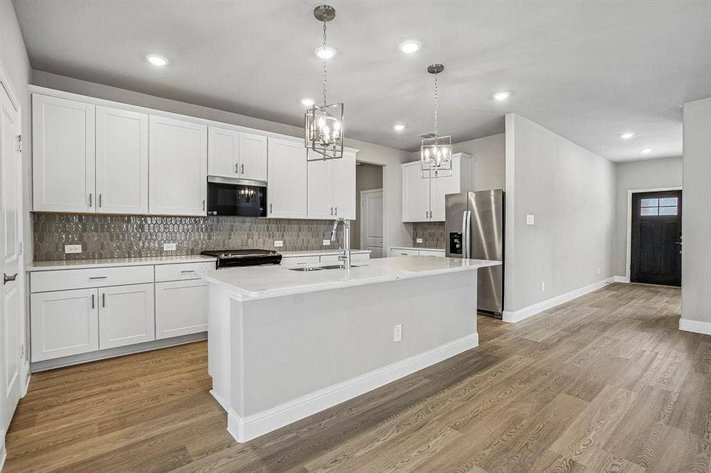 1316 Bridgestone Drive, Princeton, TX 75071 Photo is not of the actual home, but is an inspirational photo of builder’s model home and may depict options, furnishings, and/or decorator features that are not included.