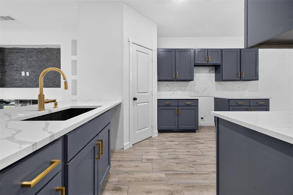 304 N Cherokee Shores Drive, Mabank, TX 75156 304 N Cherokee Shores Drive, Mabank, TX 75156