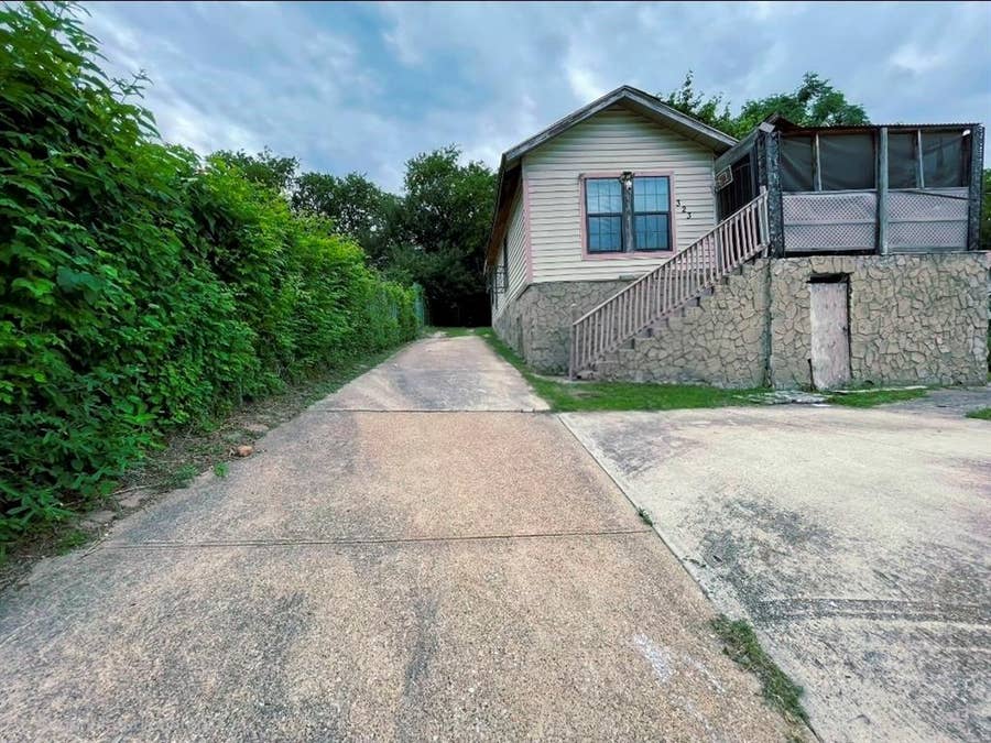 Property photo for 323 Sparks Street, Dallas, TX