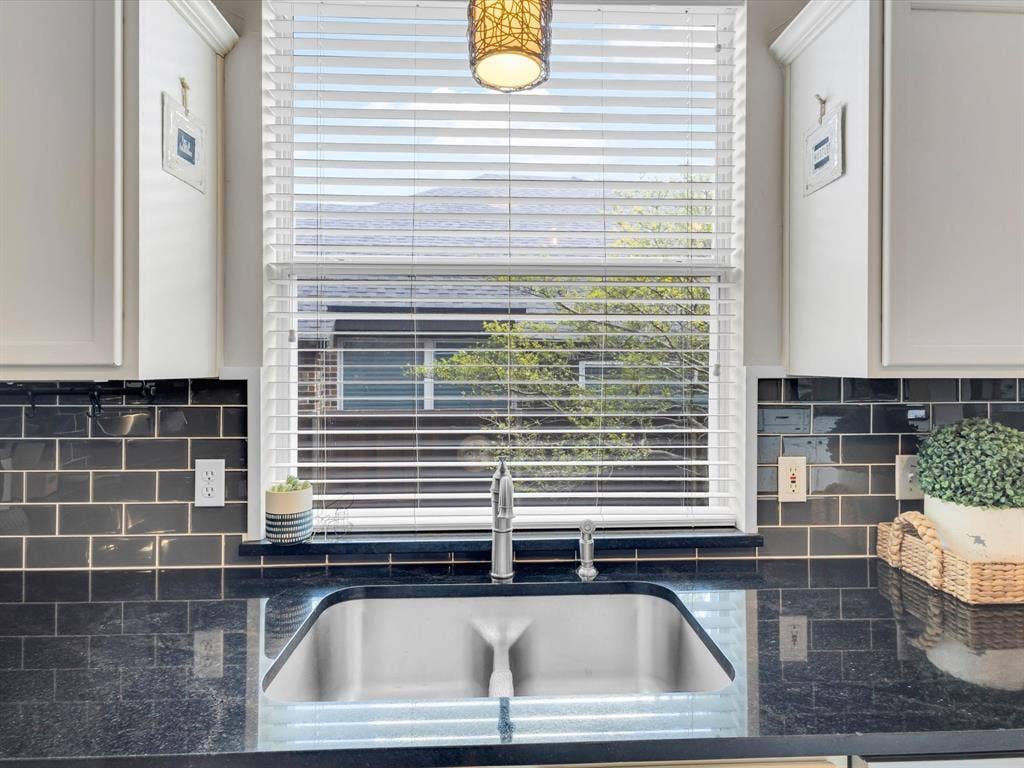 6004 Crestmill Lane, Sachse, TX 75048 Lots of natural light in the kitchen.