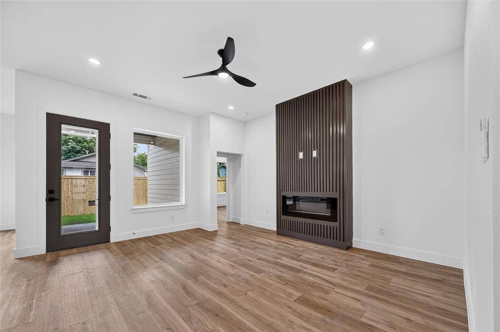 5130 Echo Avenue, Dallas, TX 75215 Spacious room featuring wood-finish flooring, a contemporary ceiling fan, and recessed lighting