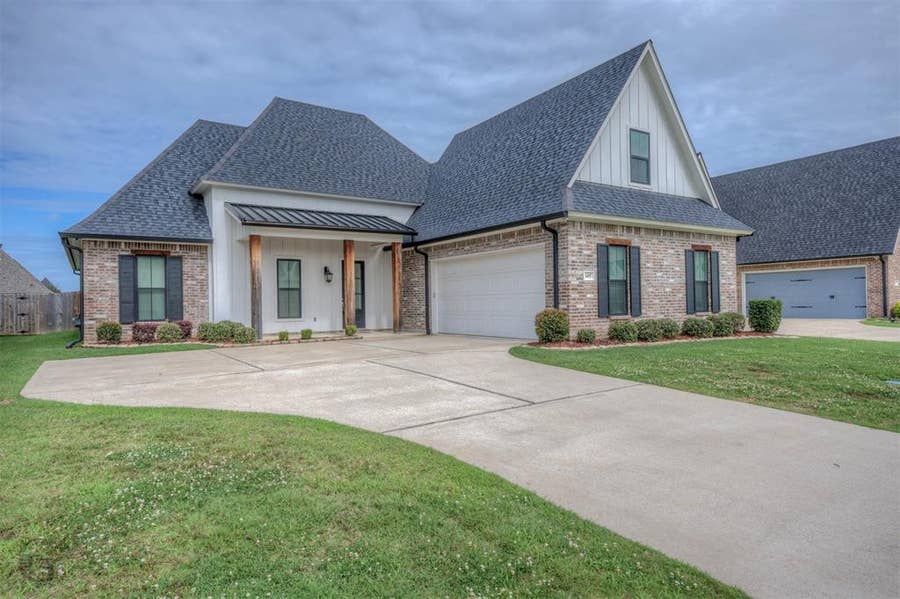 Property photo for 605 Meridian Way, Benton, LA