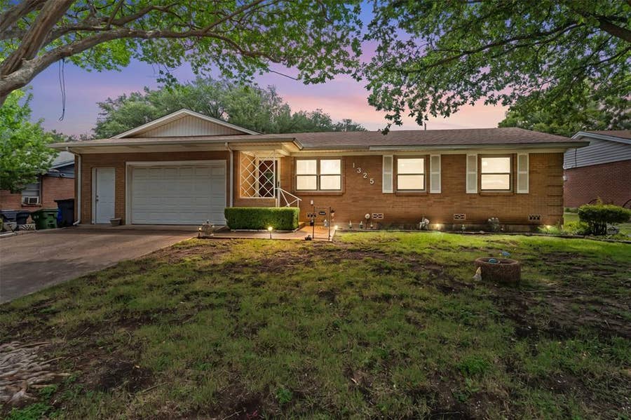 Property photo for 1325 Royal Oaks Drive, Waco, TX