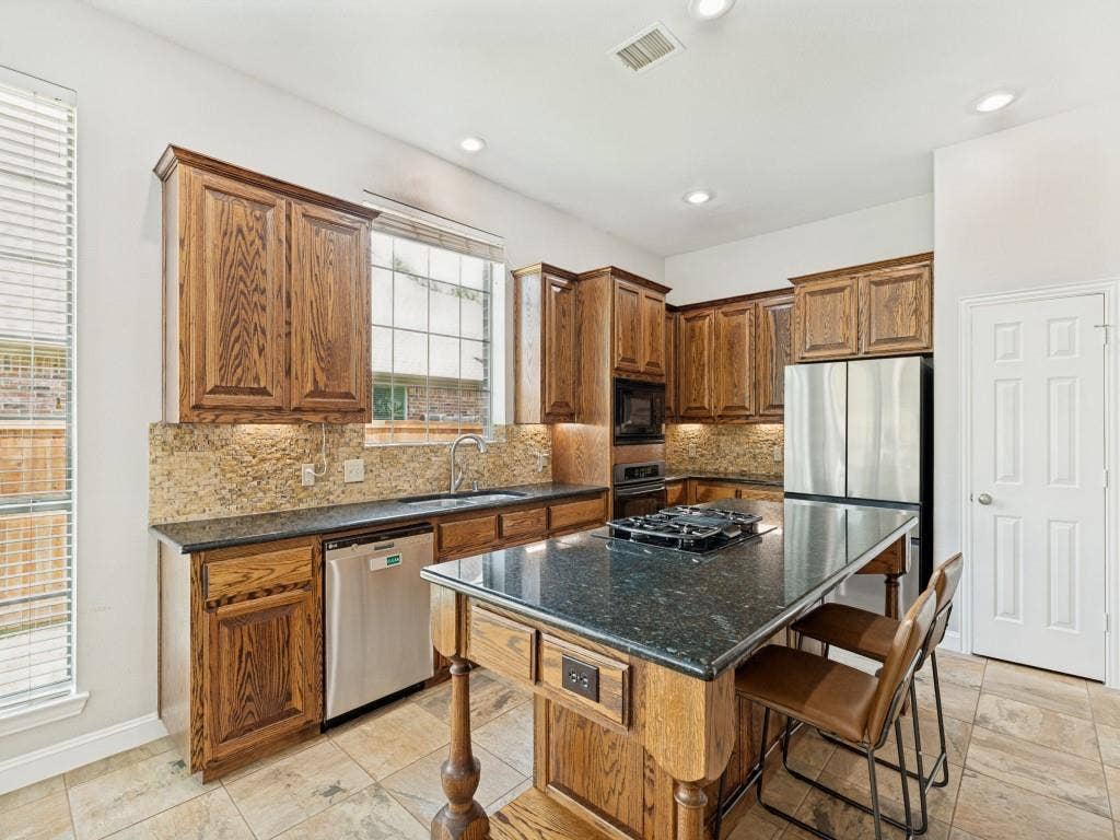 1001 Thornapple Drive, McKinney, TX 75071 1001 Thornapple Drive, McKinney, TX 75071
