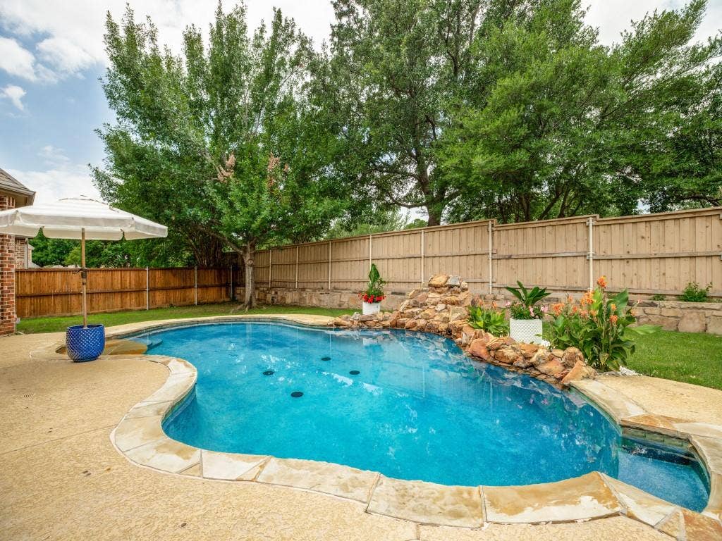 1001 Thornapple Drive, McKinney, TX 75071 1001 Thornapple Drive, McKinney, TX 75071
