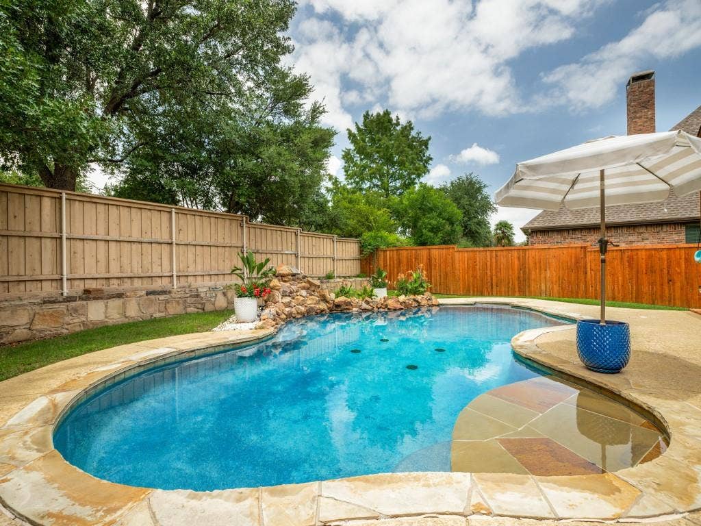 1001 Thornapple Drive, McKinney, TX 75071 1001 Thornapple Drive, McKinney, TX 75071