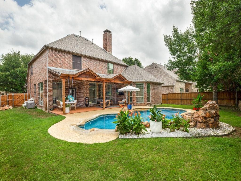 1001 Thornapple Drive, McKinney, TX 75071 1001 Thornapple Drive, McKinney, TX 75071