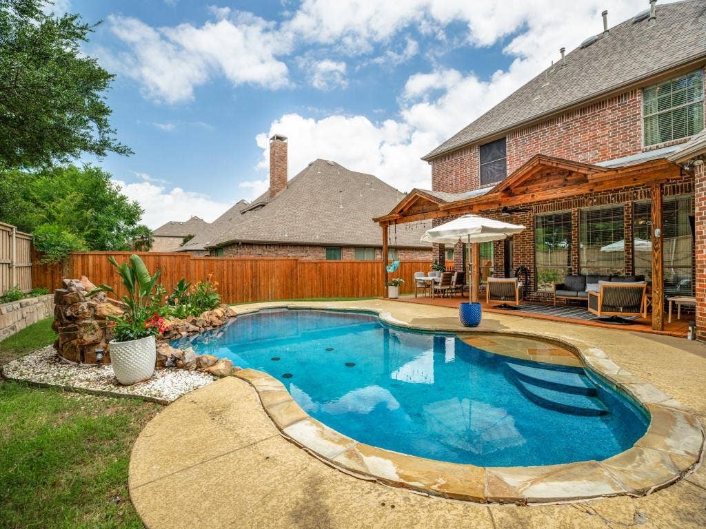 1001 Thornapple Drive, McKinney, TX 75071 1001 Thornapple Drive, McKinney, TX 75071