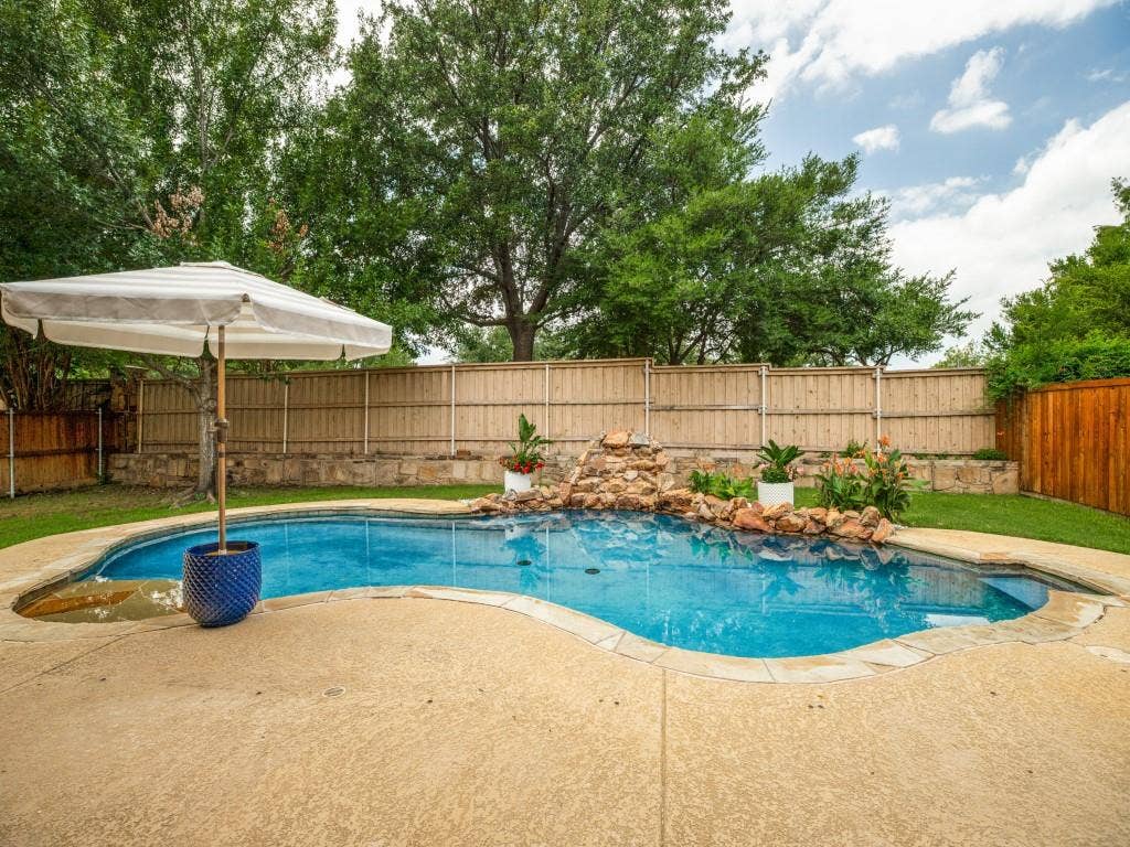 1001 Thornapple Drive, McKinney, TX 75071 1001 Thornapple Drive, McKinney, TX 75071