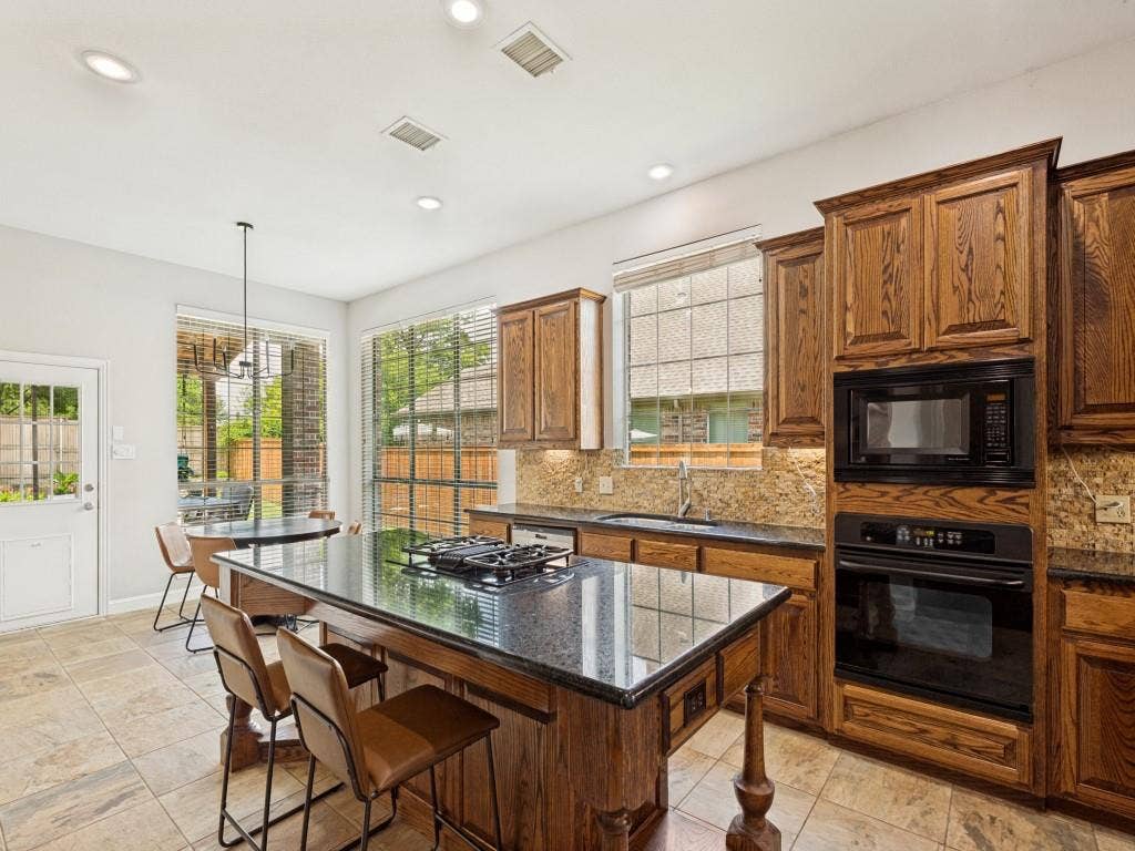 1001 Thornapple Drive, McKinney, TX 75071 1001 Thornapple Drive, McKinney, TX 75071