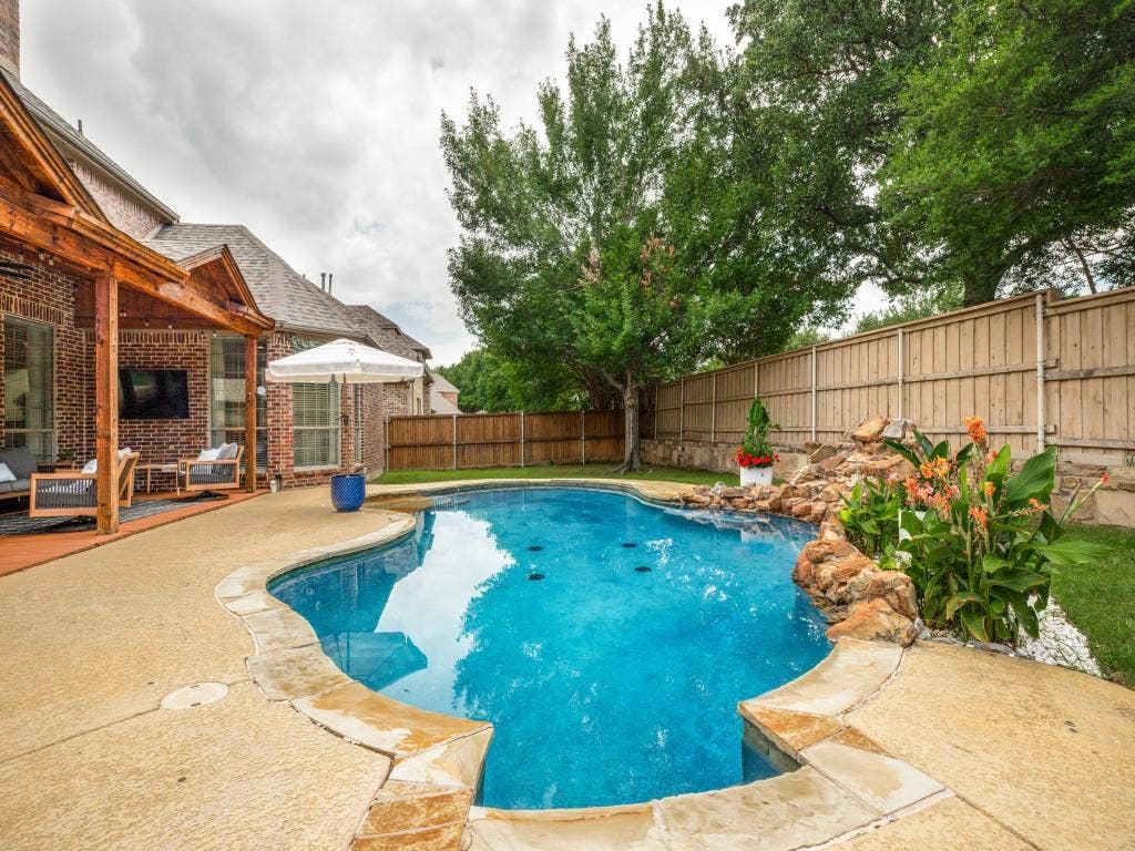 1001 Thornapple Drive, McKinney, TX 75071 1001 Thornapple Drive, McKinney, TX 75071