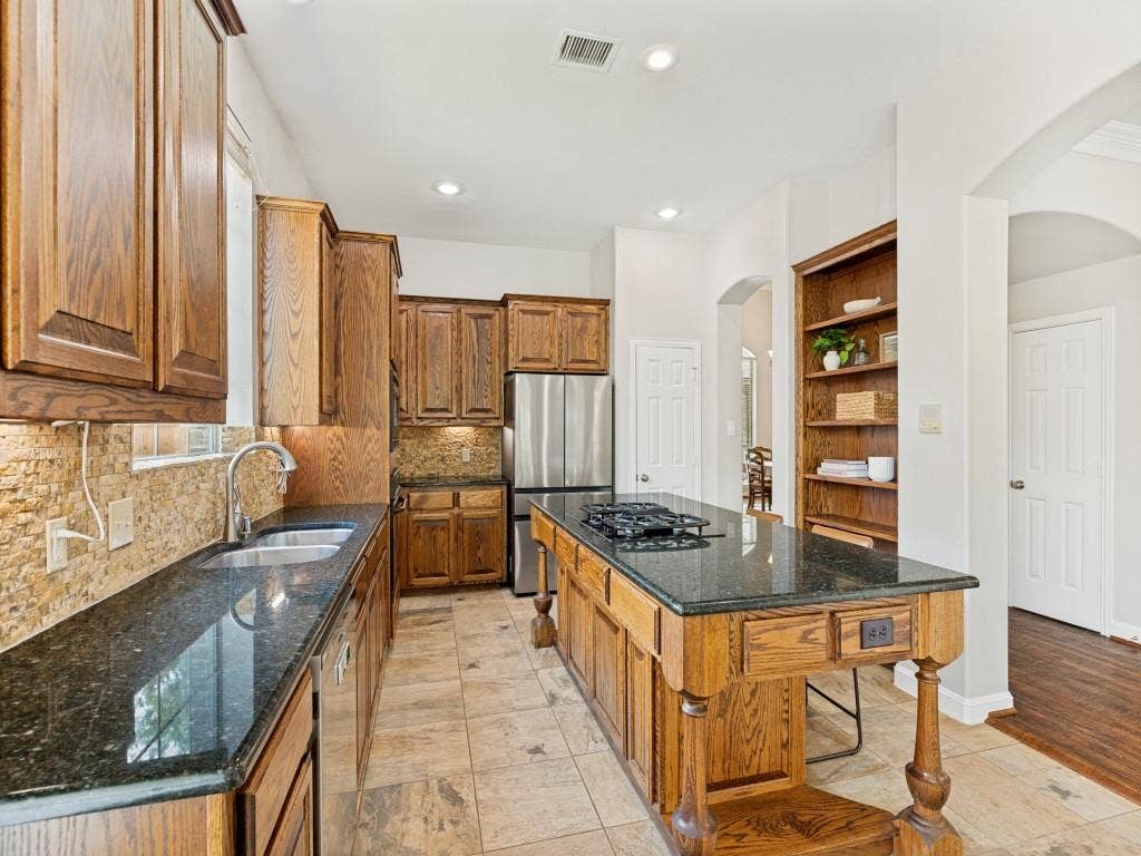 1001 Thornapple Drive, McKinney, TX 75071 1001 Thornapple Drive, McKinney, TX 75071