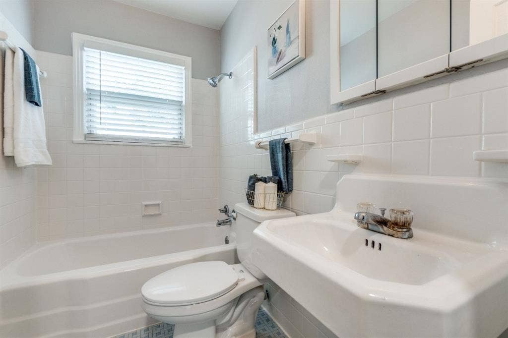 2736 Rolinda Drive, Dallas, TX 75211 2736 Rolinda Drive, Dallas, TX 75211