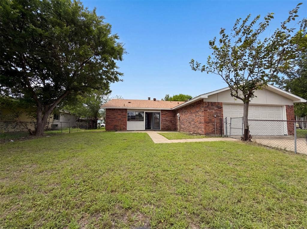 1906 Stockton Trail, Grand Prairie, TX 75052 1906 Stockton Trail, Grand Prairie, TX 75052