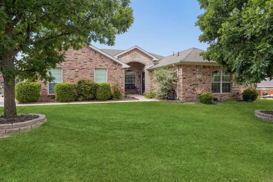 Property photo for 1730 Windswept Drive, Midlothian, TX