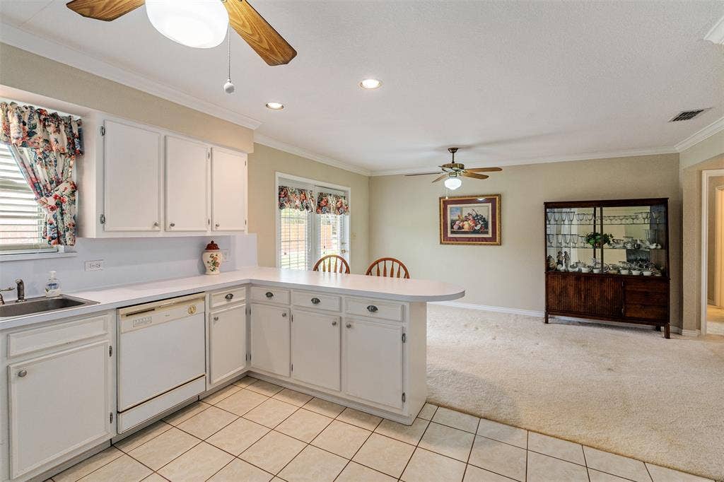 11608 State Highway 19 N, Athens, TX 75752 Kitchen with breakfast bar and dining room