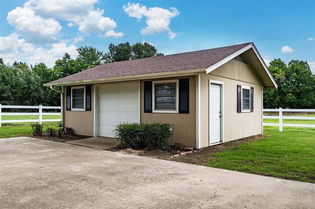 11608 State Highway 19 N, Athens, TX 75752 2nd garage-would make a great mother-in-law suite or apartment