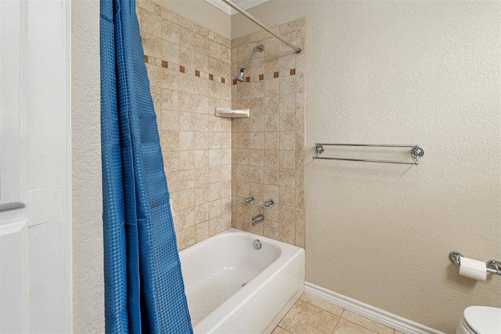 11608 State Highway 19 N, Athens, TX 75752 Primary bath