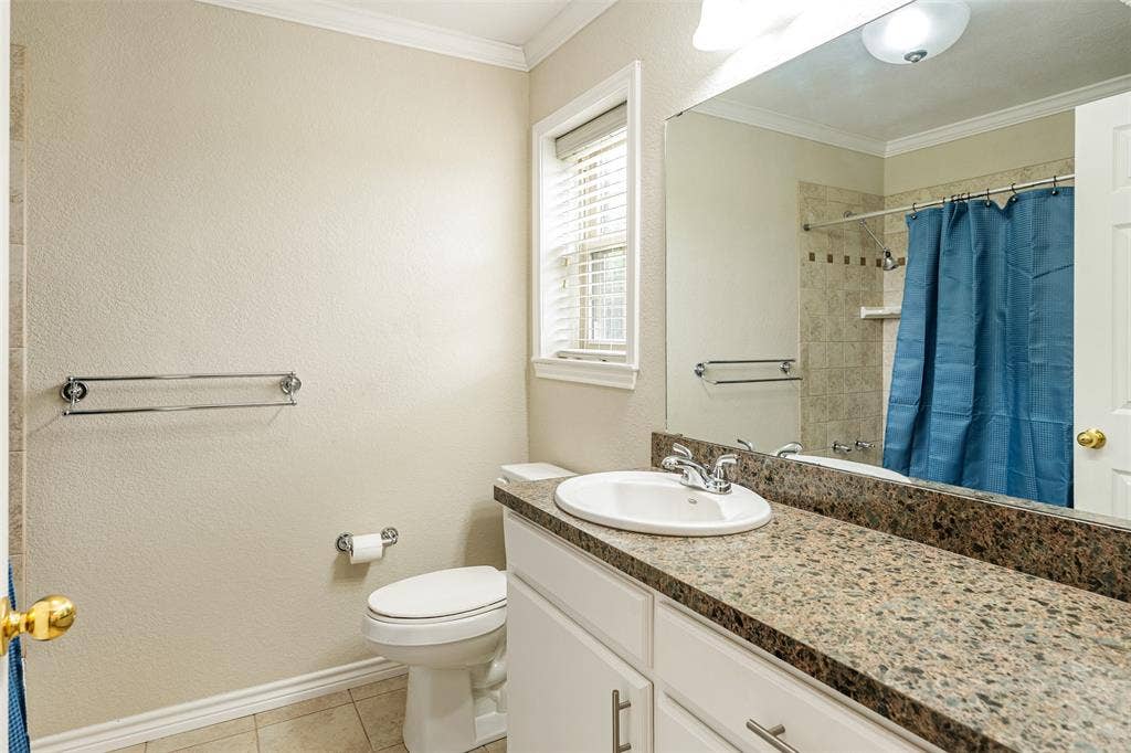 11608 State Highway 19 N, Athens, TX 75752 Primary bath
